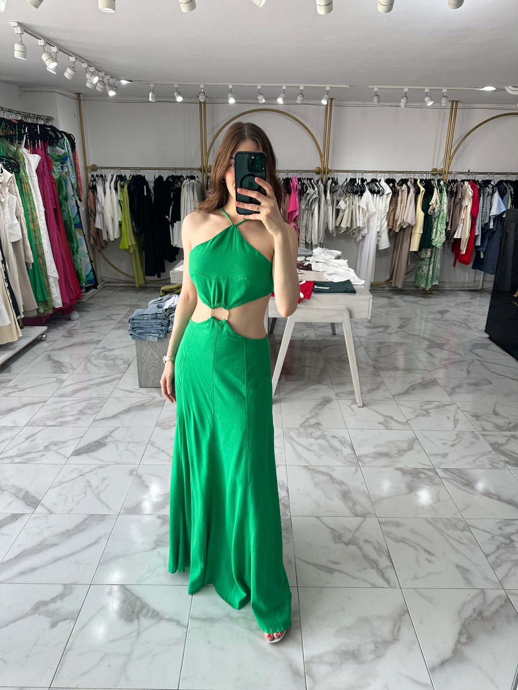 Vestido verde abierto