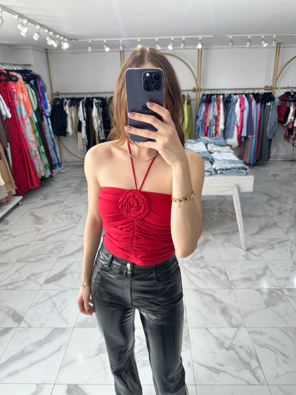 Blusa con flor