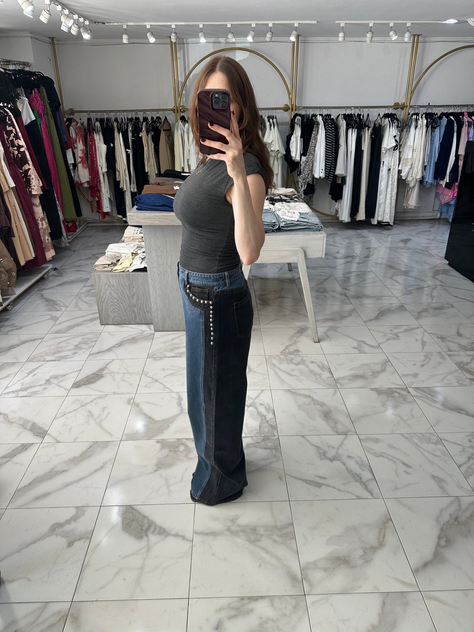 Denim con tachuelas