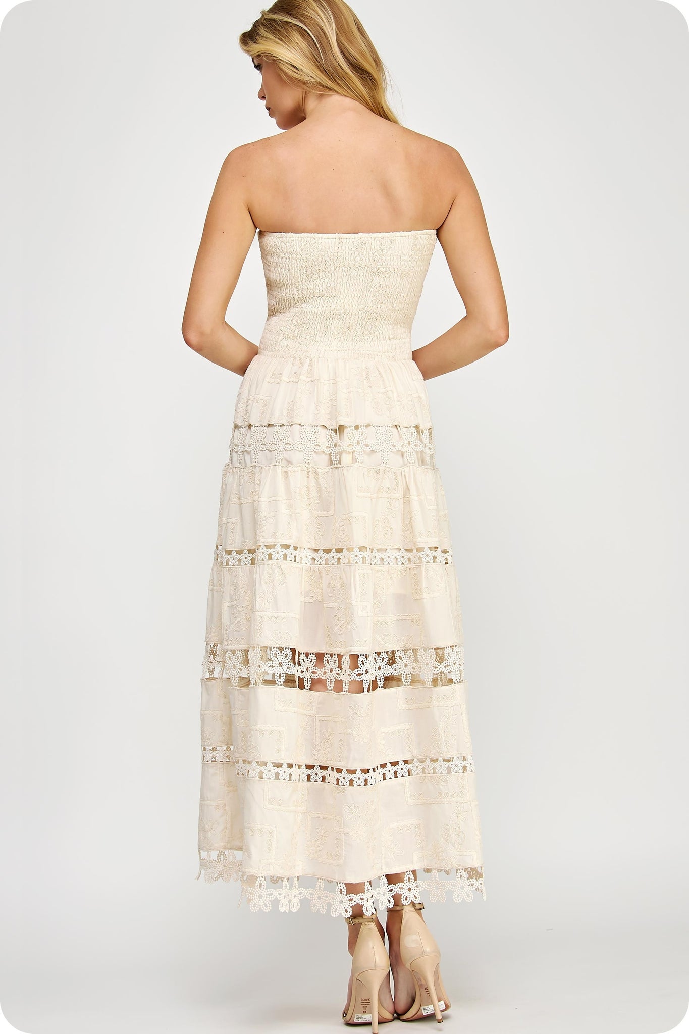 Vestido flores bordadas