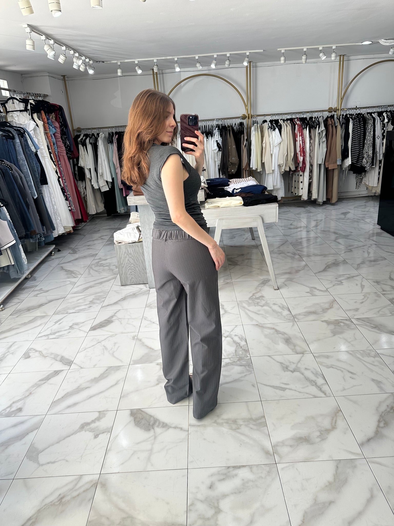 Pantalón gris
