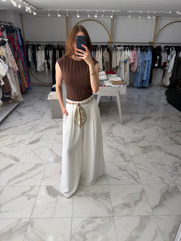 Pantalón con Detalle