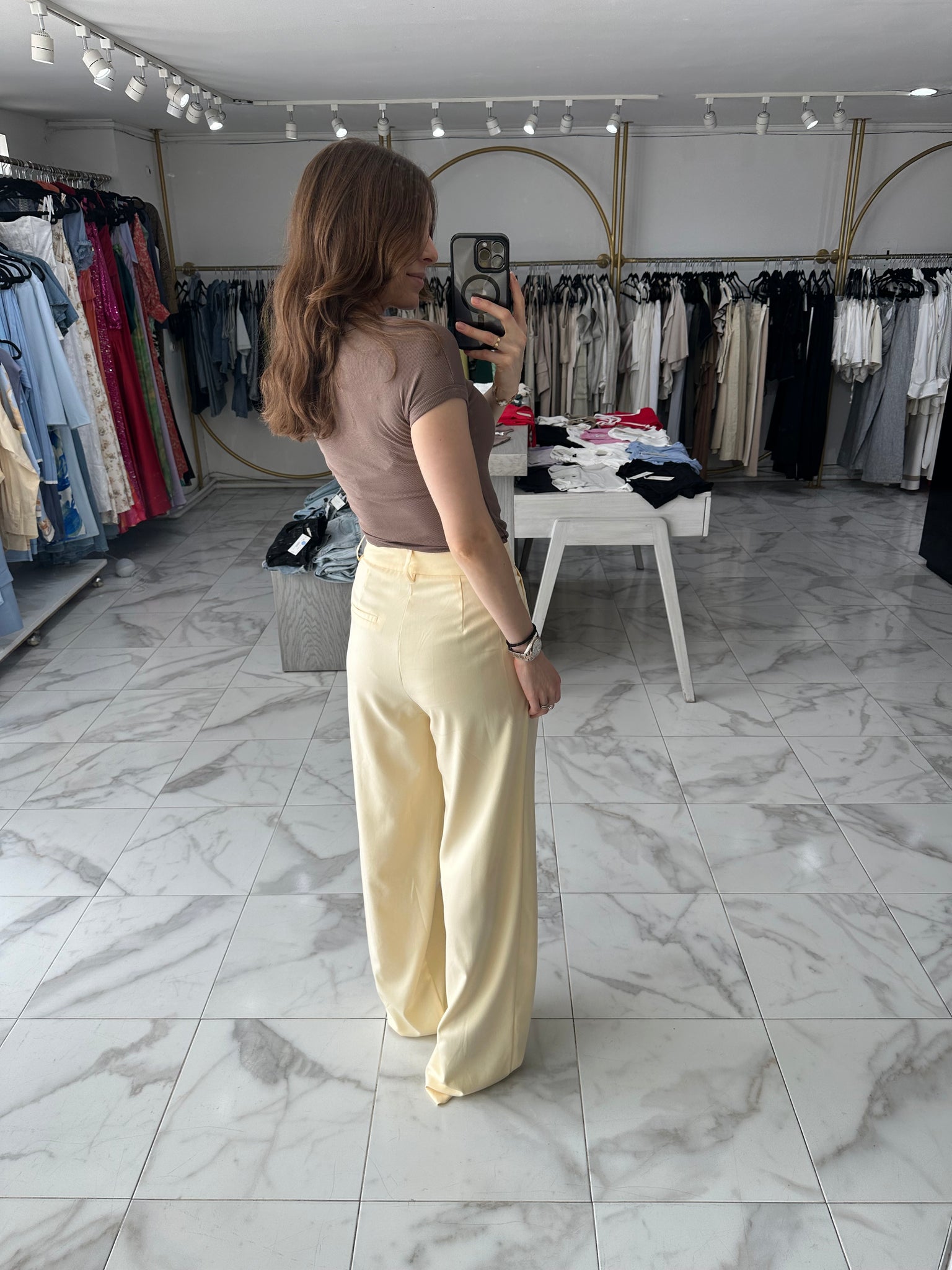 Pantalón amarillo