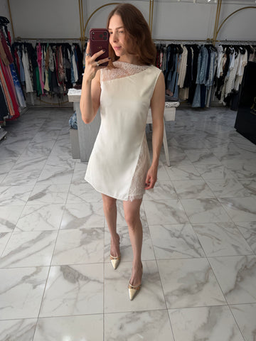 Vestido mini y contraste