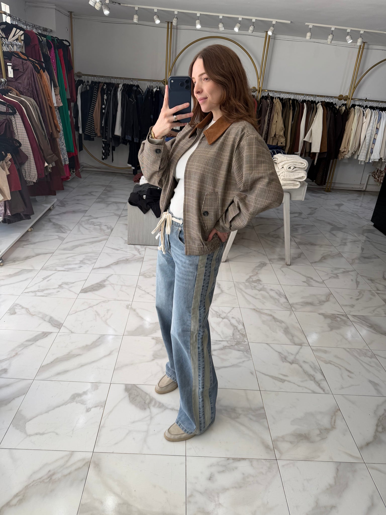 Jeans con rayas grises