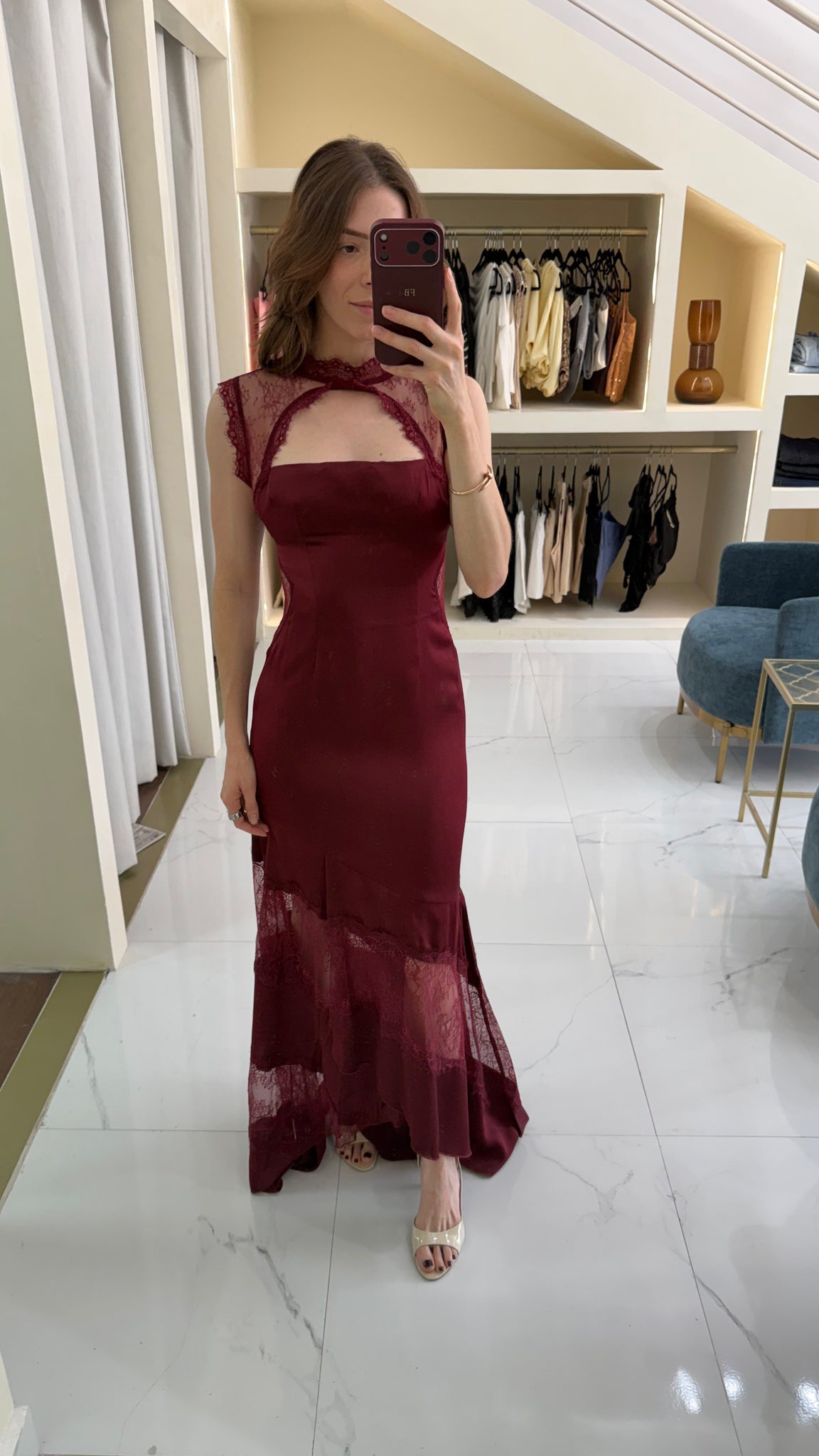 Vestido vino encaje