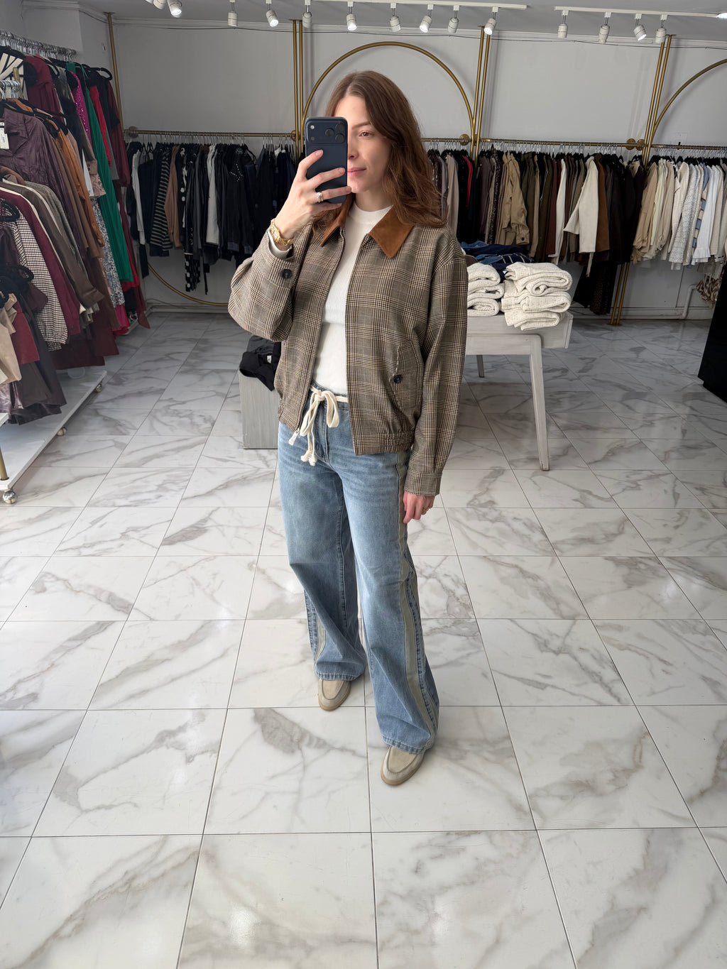 Jeans con rayas grises