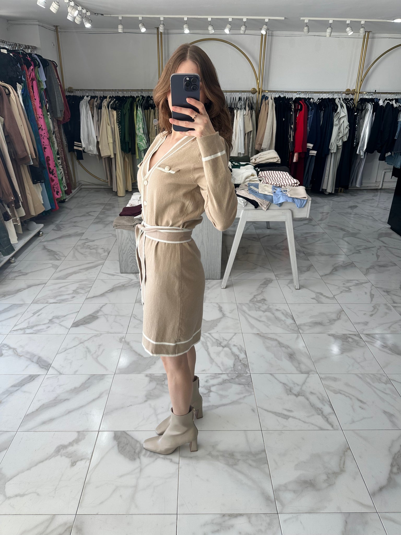 Vestido/cardigan nude