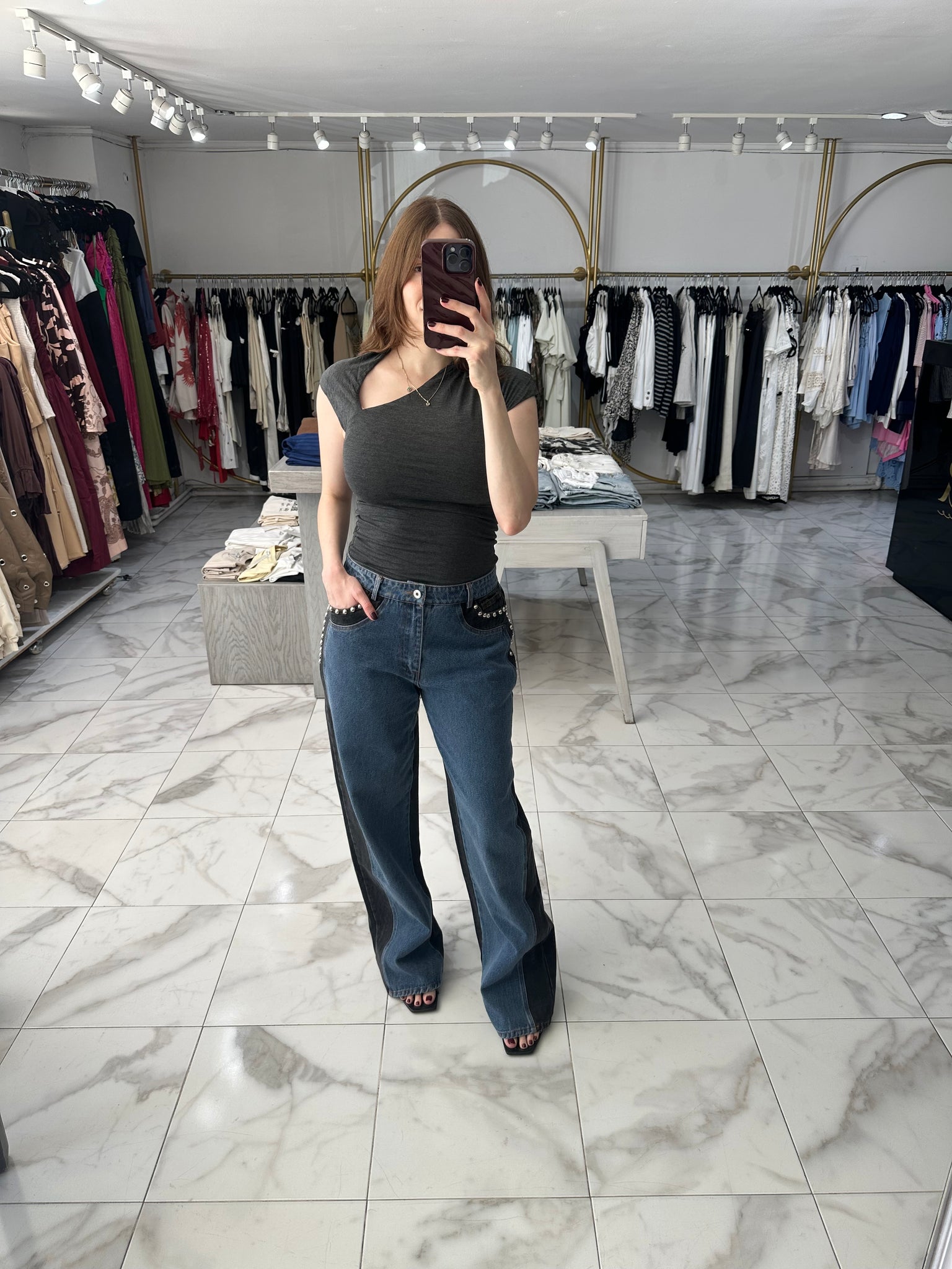 Denim con tachuelas