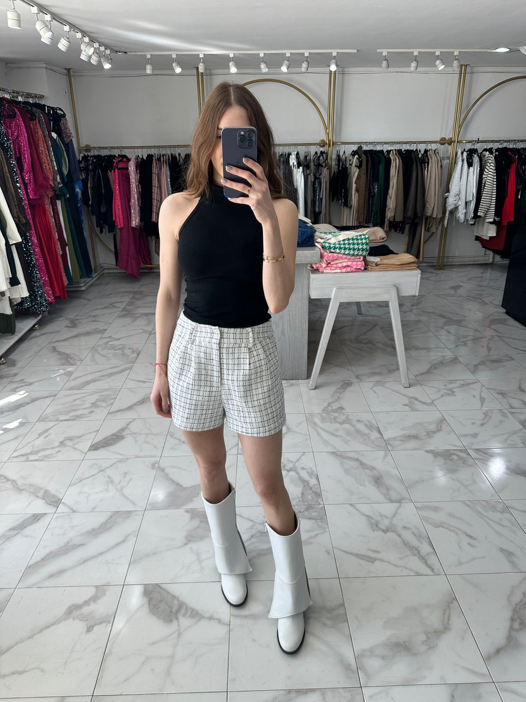 Short blanco de cuadros