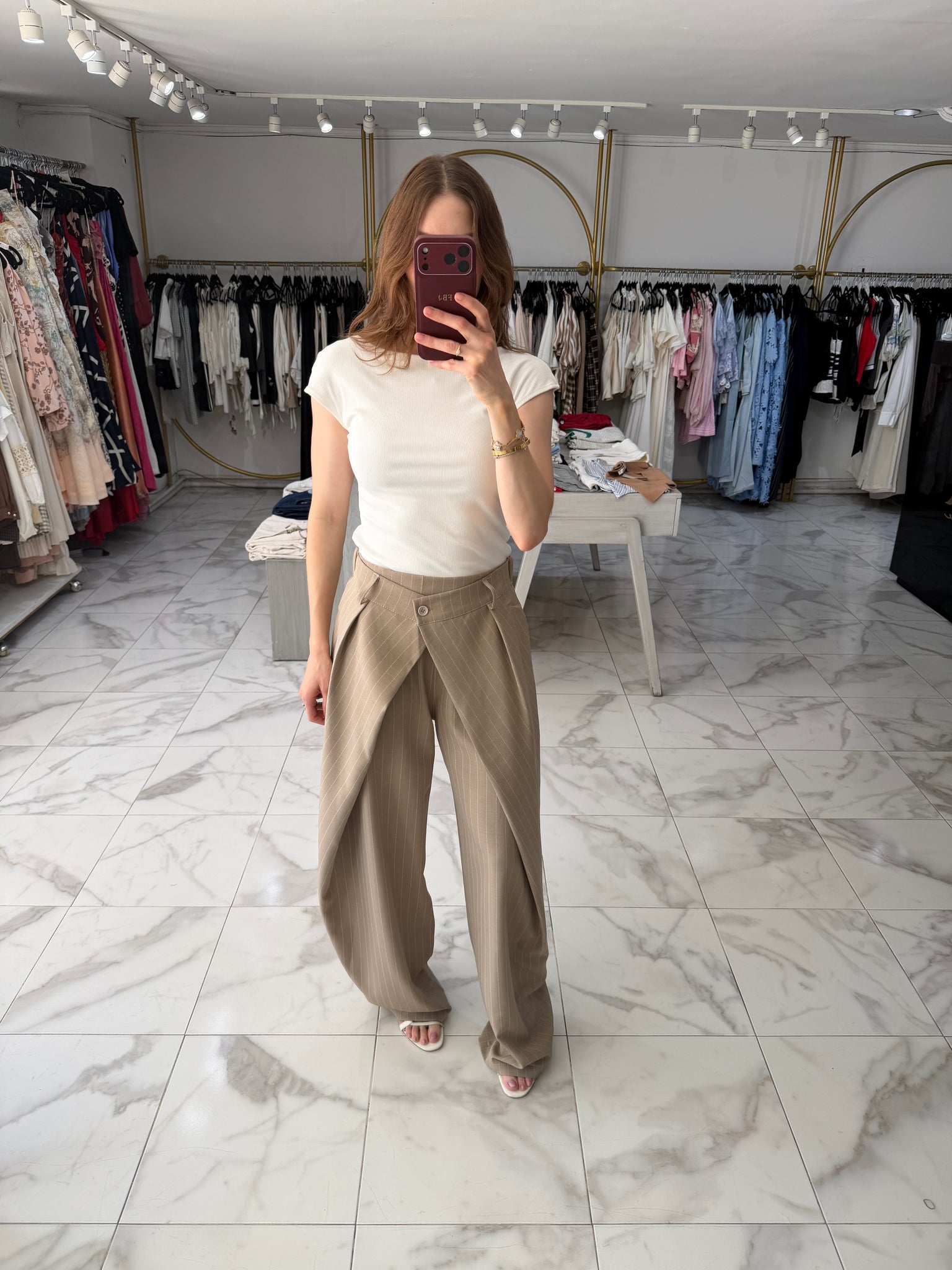 Pantalón asimétrico