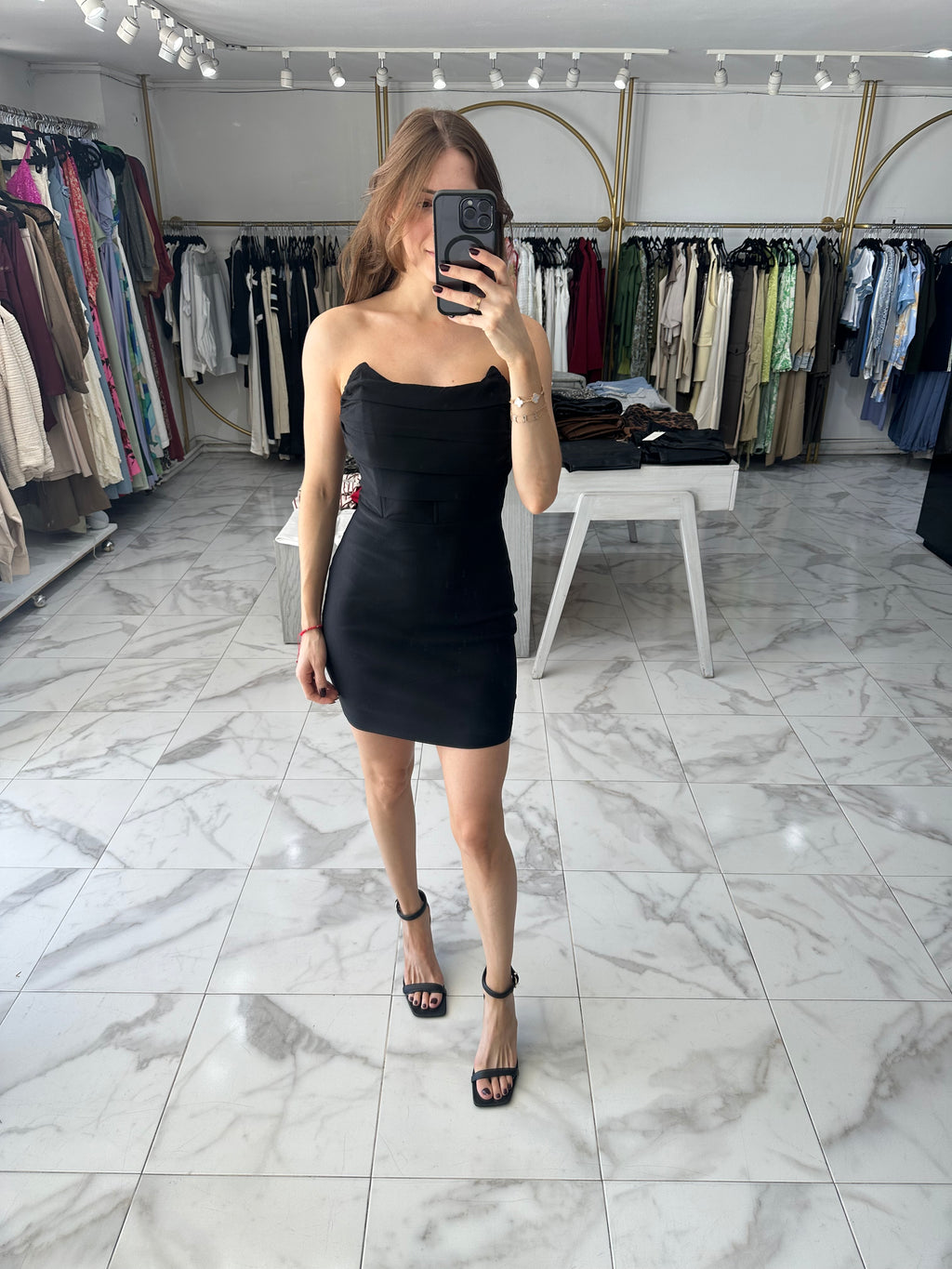 Vestido negro corto