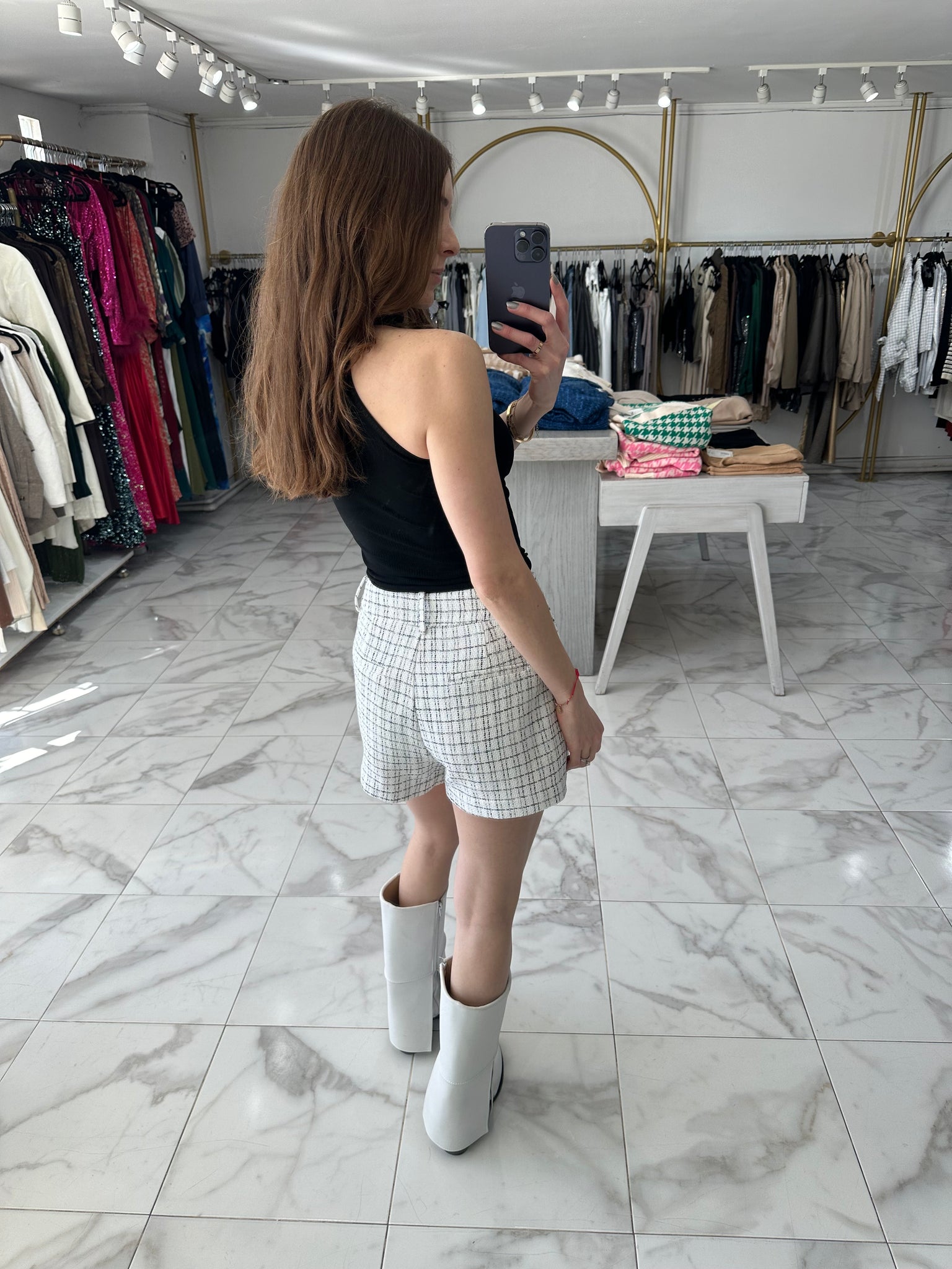 Short blanco de cuadros