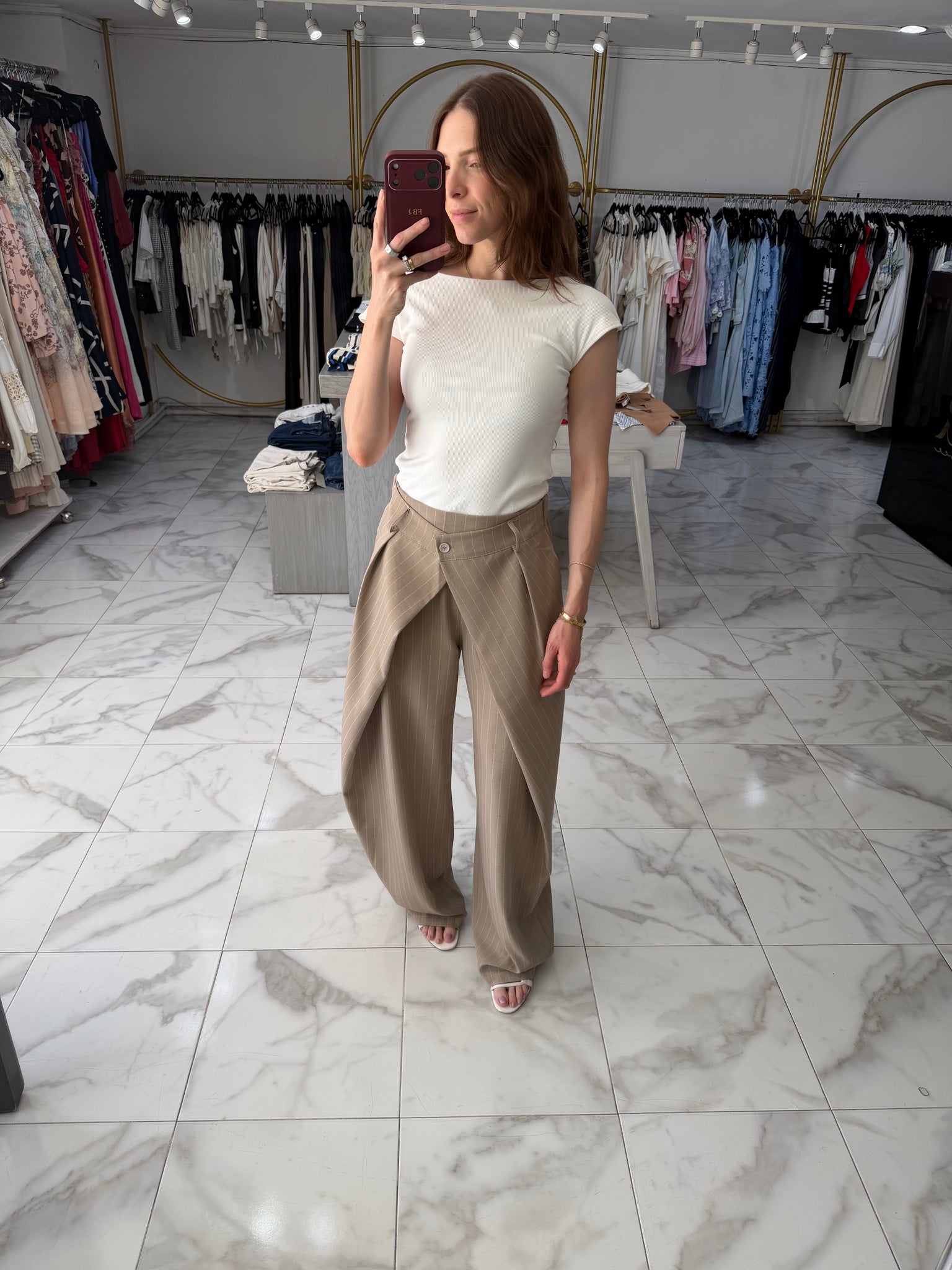 Pantalón asimétrico